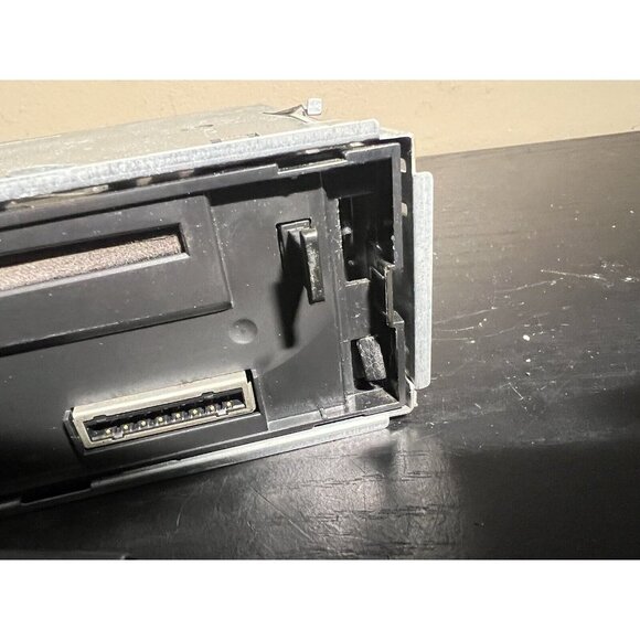 - UNTESTED - JVC KD-S550  CD Receiver w/ Removable Face Plate & Mounting Sleeve - Picture 3 of 6